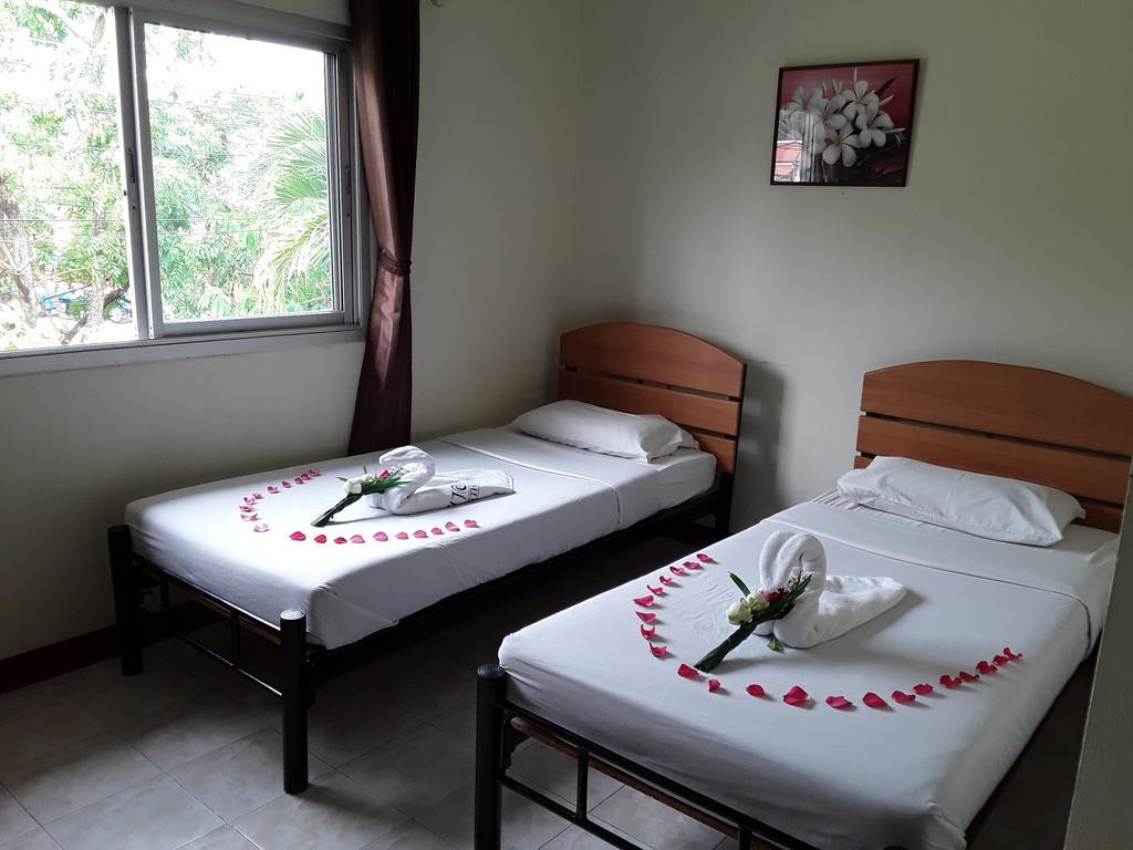 Vitoonguesthouse2Fanrooms & Aircondition 素可泰 外观 照片